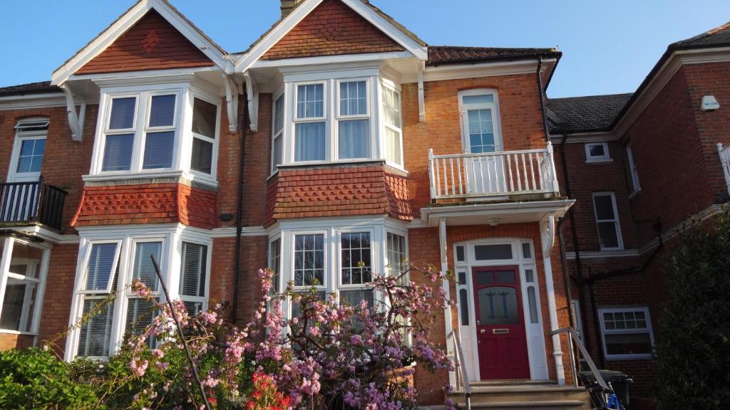 贝克斯希尔Gorgeous 4-Bed House in Bexhill-on-Sea sea views的相册照片