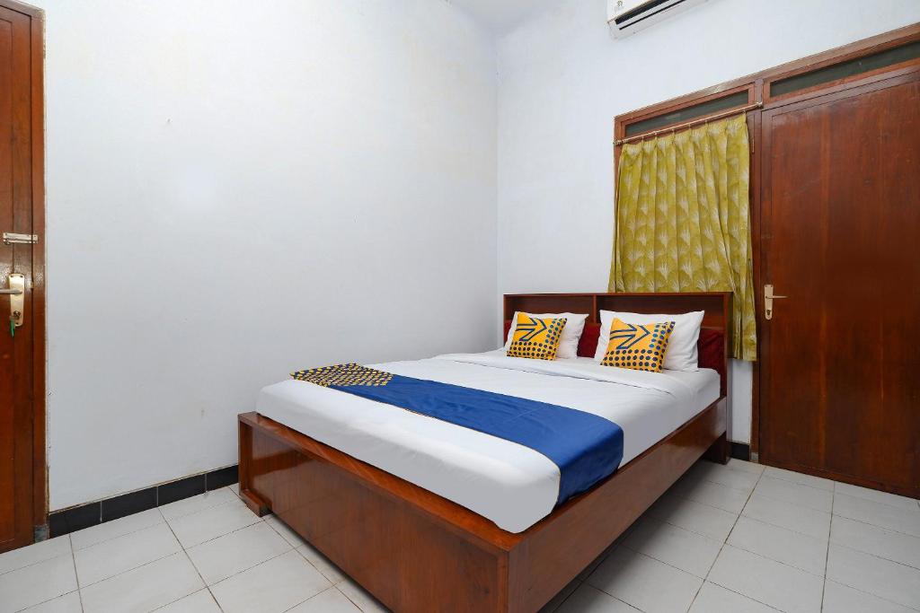 OYO 2240 Simpang Tujuh Residence客房内的一张或多张床位