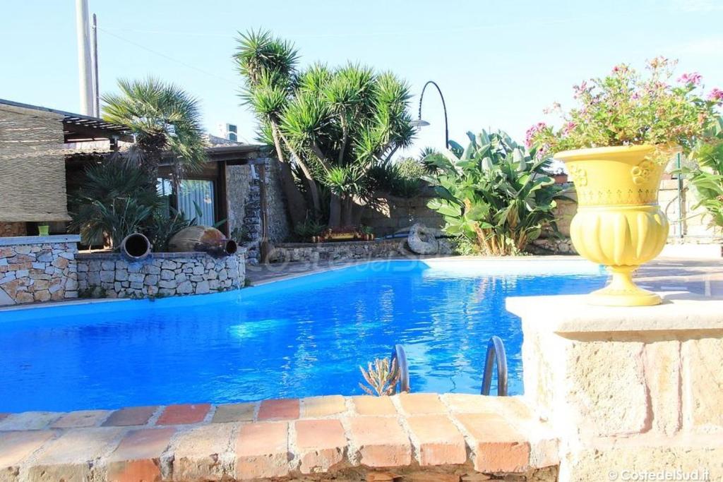 卡斯特里尼亚诺德尔卡波2 bedrooms appartement with shared pool enclosed garden and wifi at Castrignano del Capo 4 km away from the beach的相册照片