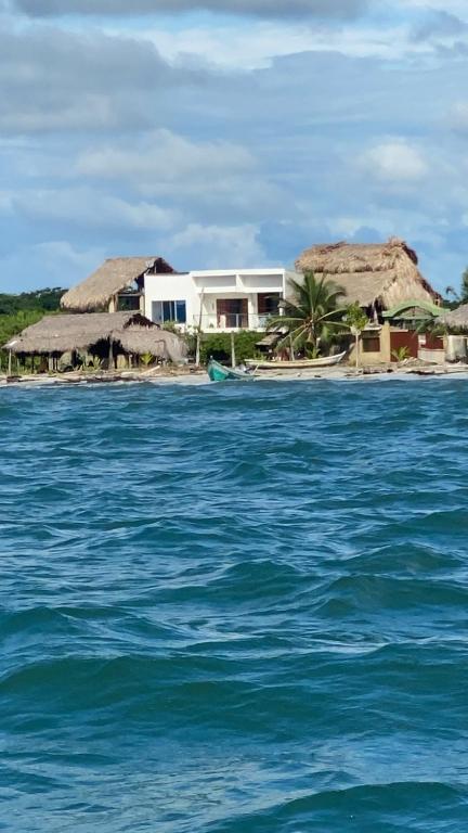 Luna Roja casa Frente al Mar y glamping平面图