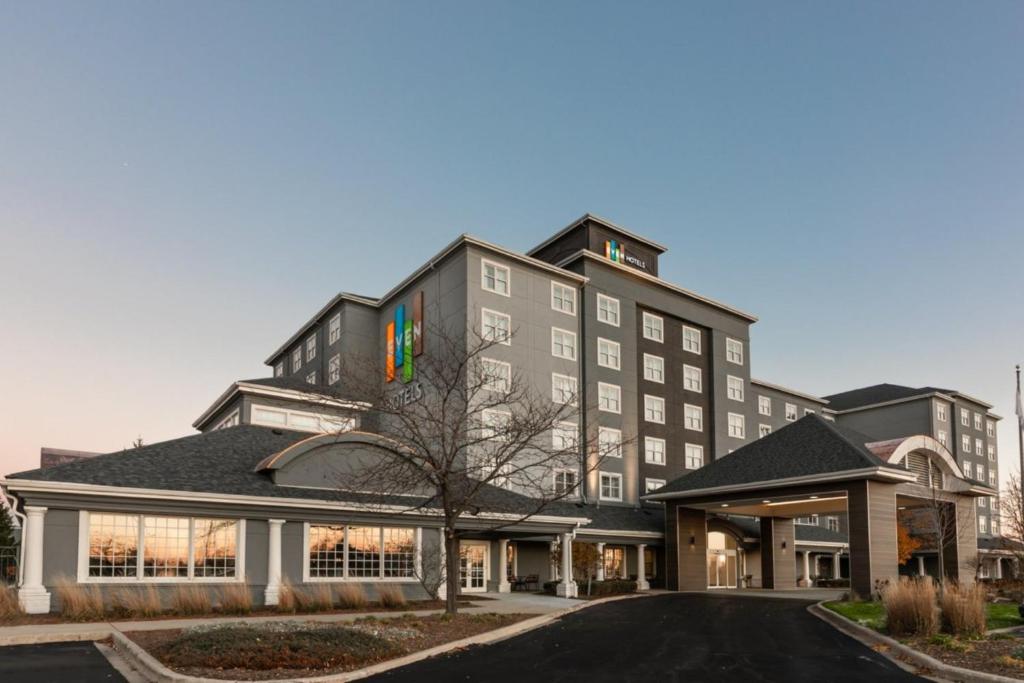 廷利公园EVEN Hotel Chicago - Tinley Park - Convention Center, an IHG Hotel的建筑的 ⁇ 染