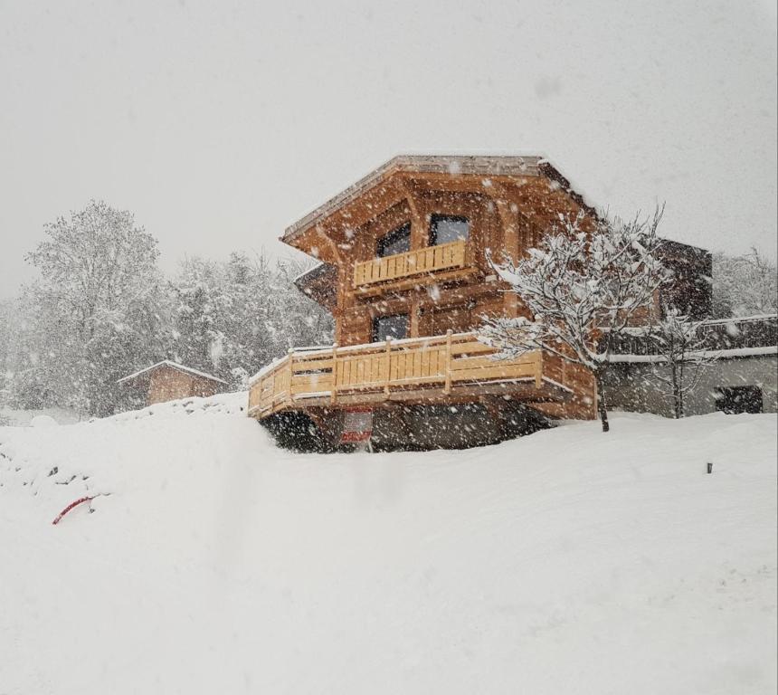 孔布卢le mazot的雪地小木屋