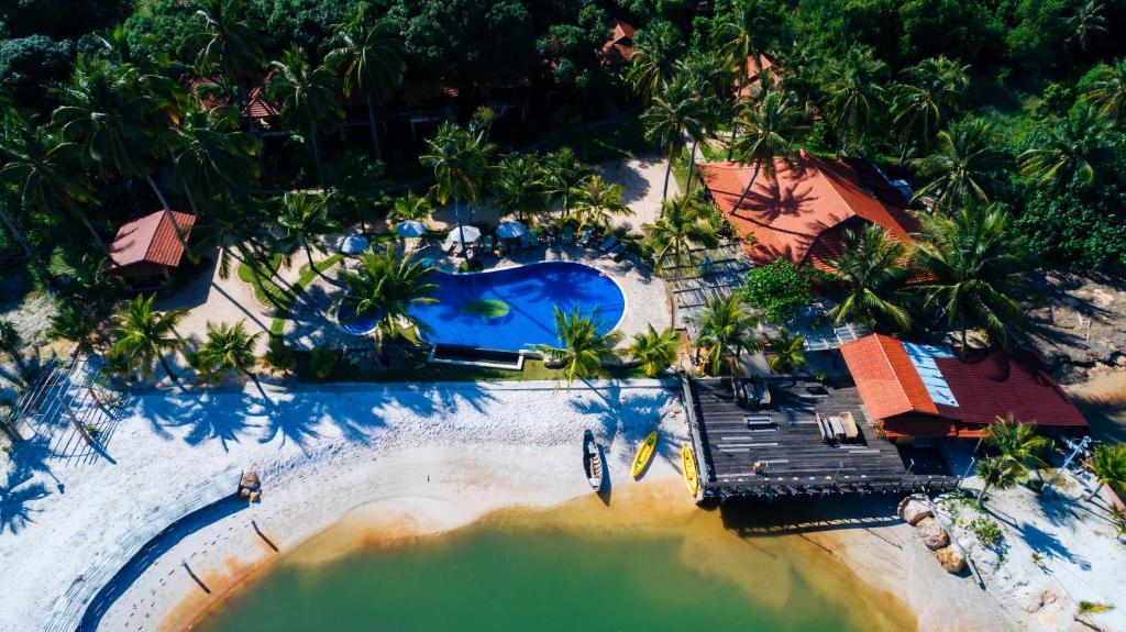 芒果海滩度假酒店内部或周边泳池景观