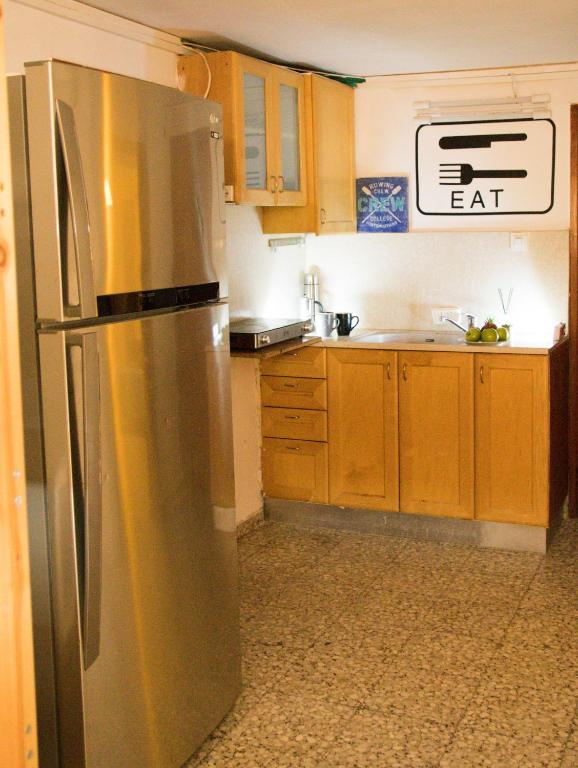 Exodus Hostel &amp; Dive Center的厨房或小厨房
