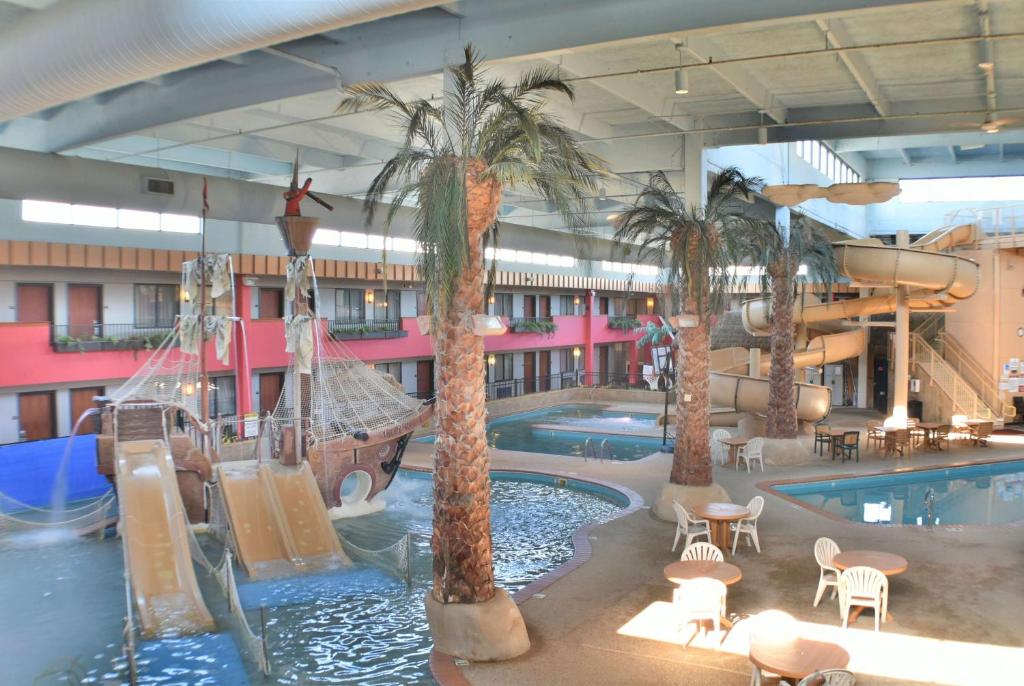 苏福尔斯Ramada by Wyndham Sioux Falls Airport - Waterpark Resort & Event Center的相册照片