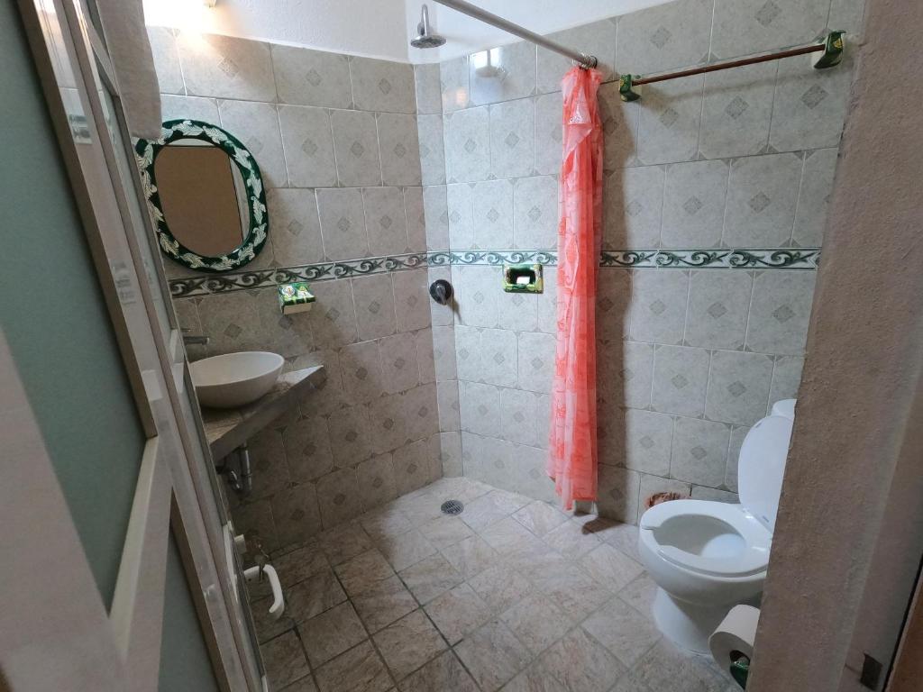 Casa Lomas del Marinero Internet Starlink SIN GARAJE的一间浴室