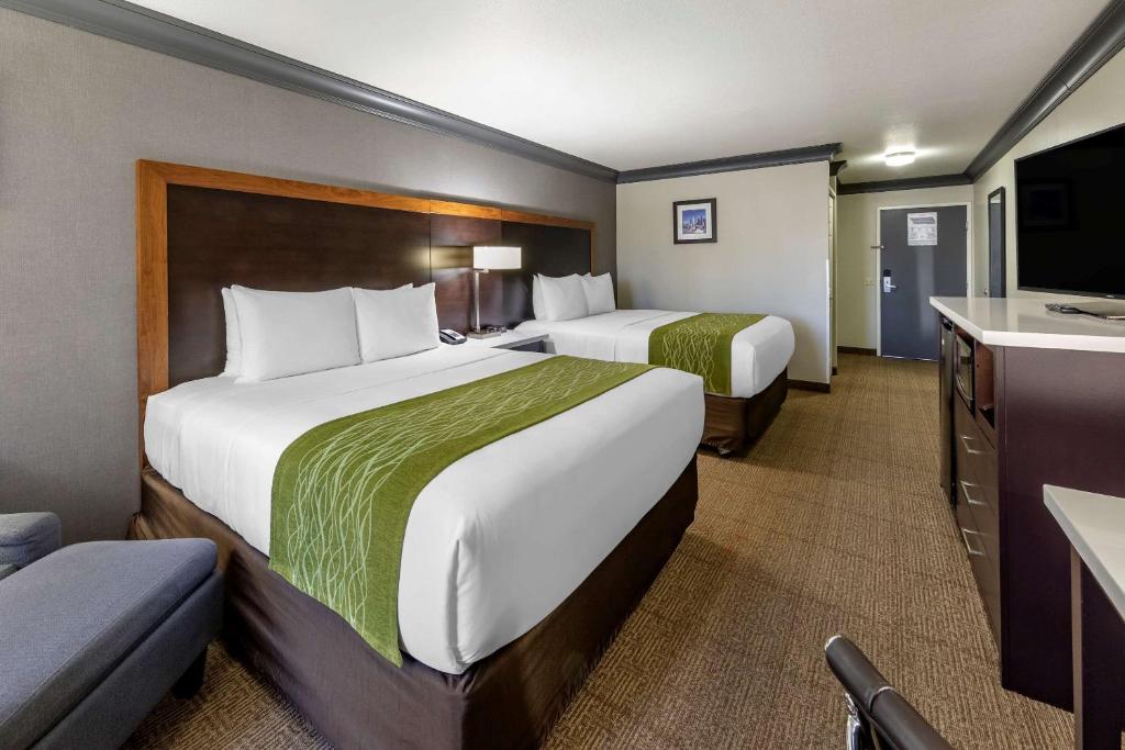 尼尔尤尼威尔索尔康福特茵酒店 - 北好莱坞 - 伯班克客房内的一张或多张床位