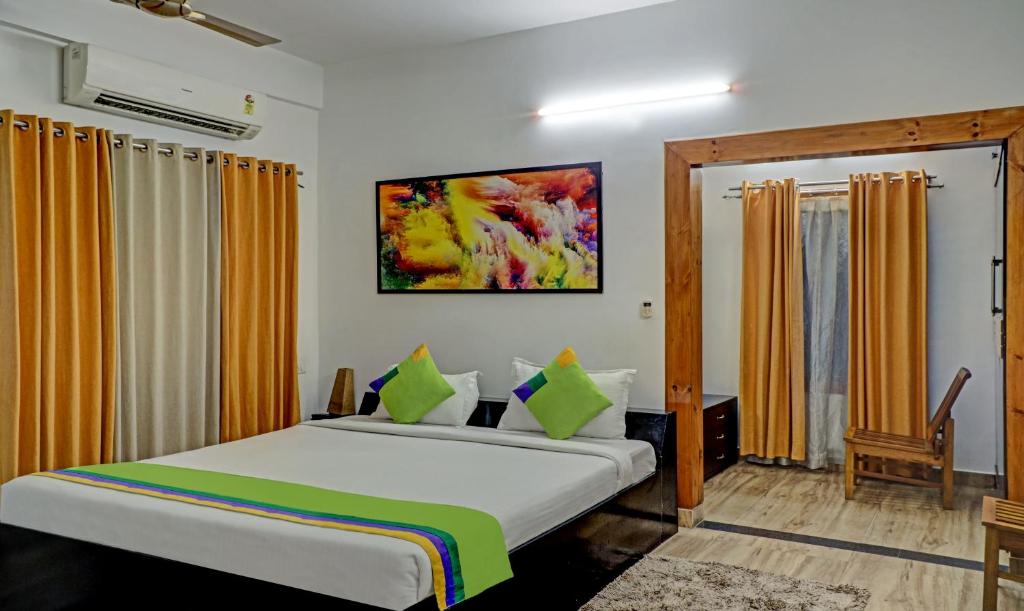 古瓦哈提Treebo Trend Umal Homestay Ganeshguri的卧室配有一张床