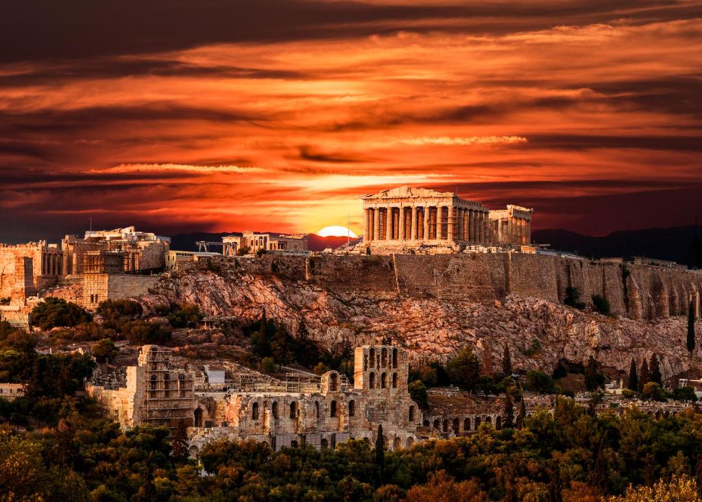 雅典A.P. Acropolis View Apartments的日落雅典卫城美景