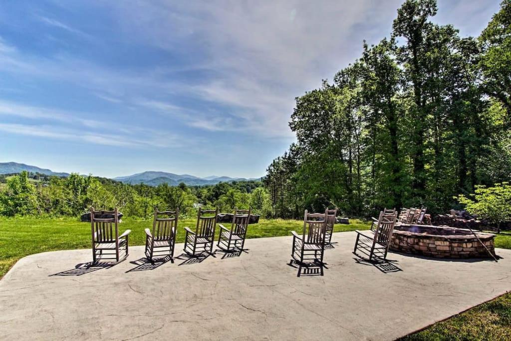 Smokies Sanctuary with Mountain Views and Resort Perks平面图