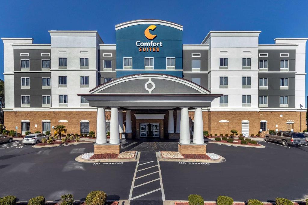 佛罗伦萨Comfort Suites Florence I-95的酒店前方的 ⁇ 染