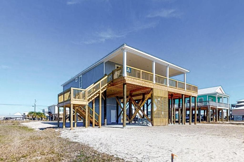 多芬岛Latitude Adjustment的海滩上的大型木屋