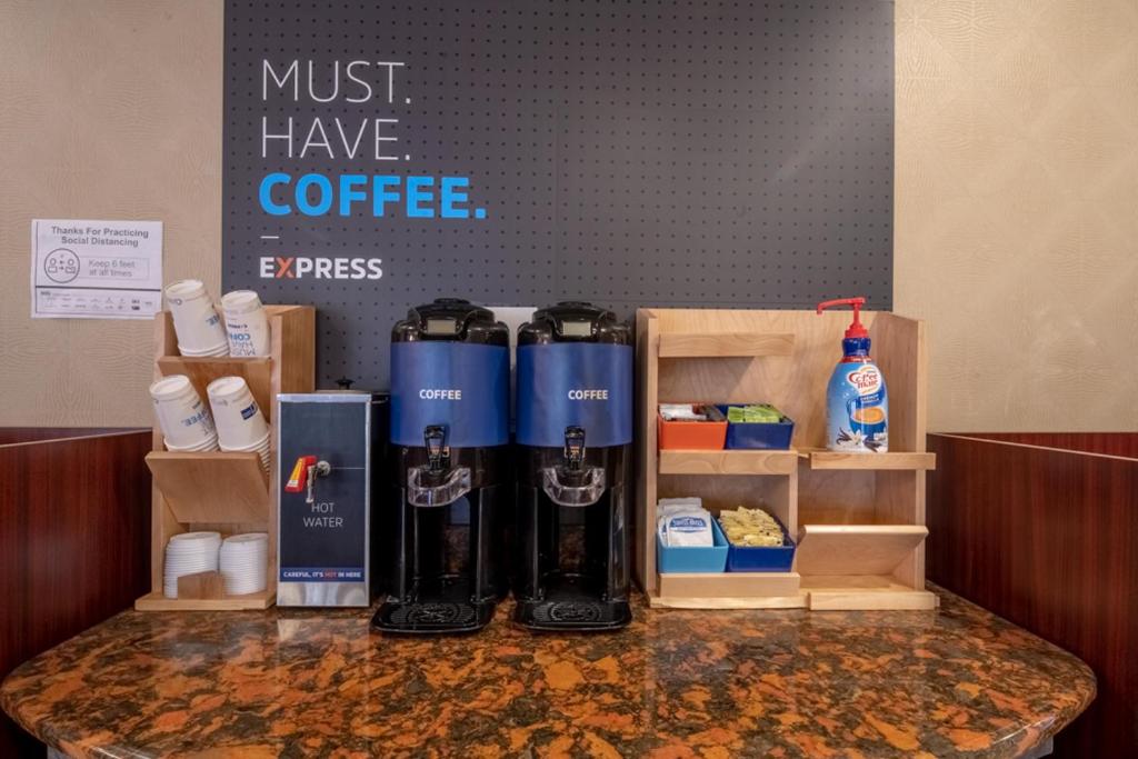 匹兹堡机场智选假日酒店的咖啡和沏茶工具