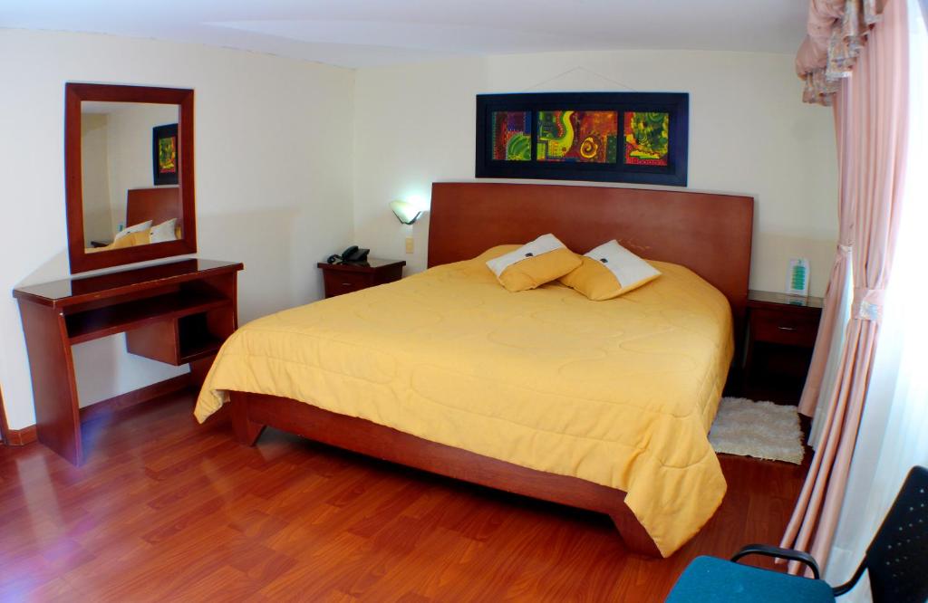 Hotel Santa Isabel 2客房内的一张或多张床位