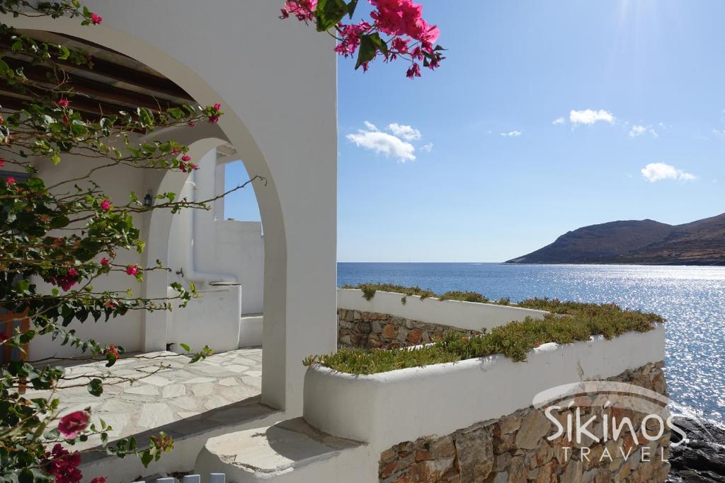 锡基诺斯岛Seaside Traditional Cycladic House的享有海景。