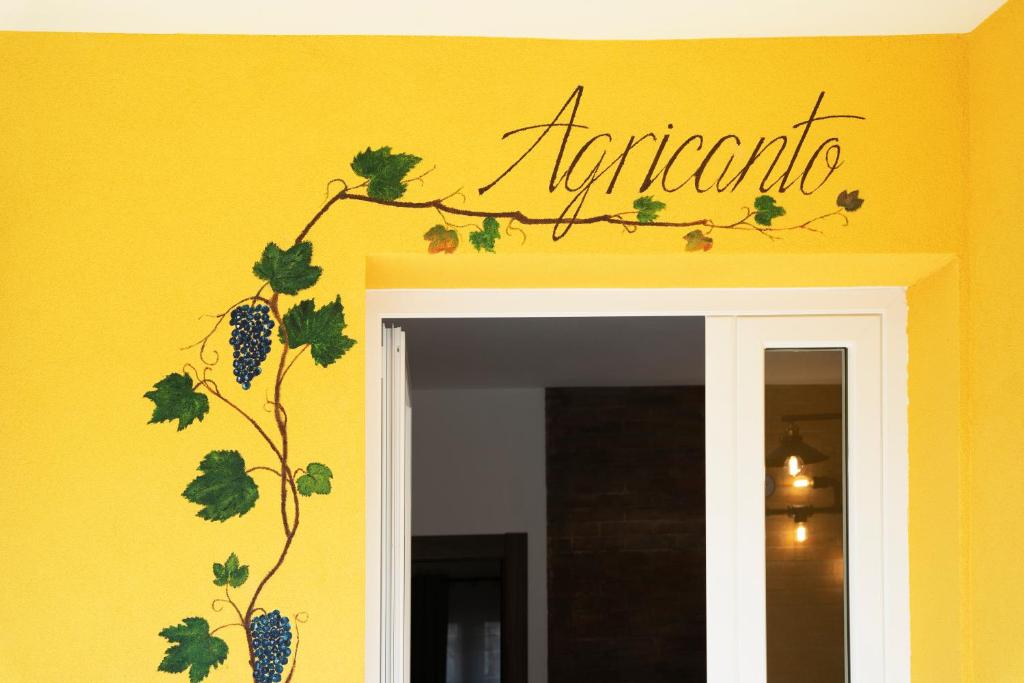东塞斯特里Agricanto的门道上方墙上有阿根廷的标语