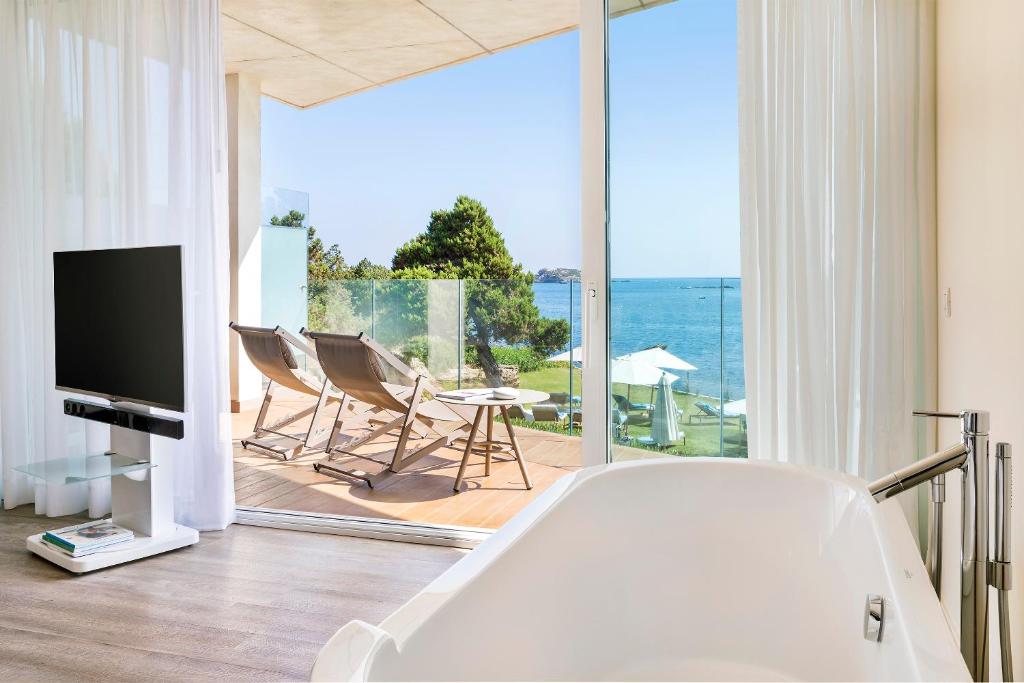 圣埃乌拉利亚ME Ibiza - The Leading Hotels of the World – 2023 ...