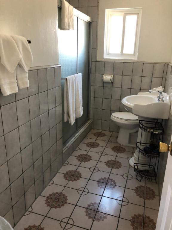 李斯特黑文汽车旅馆的一间浴室