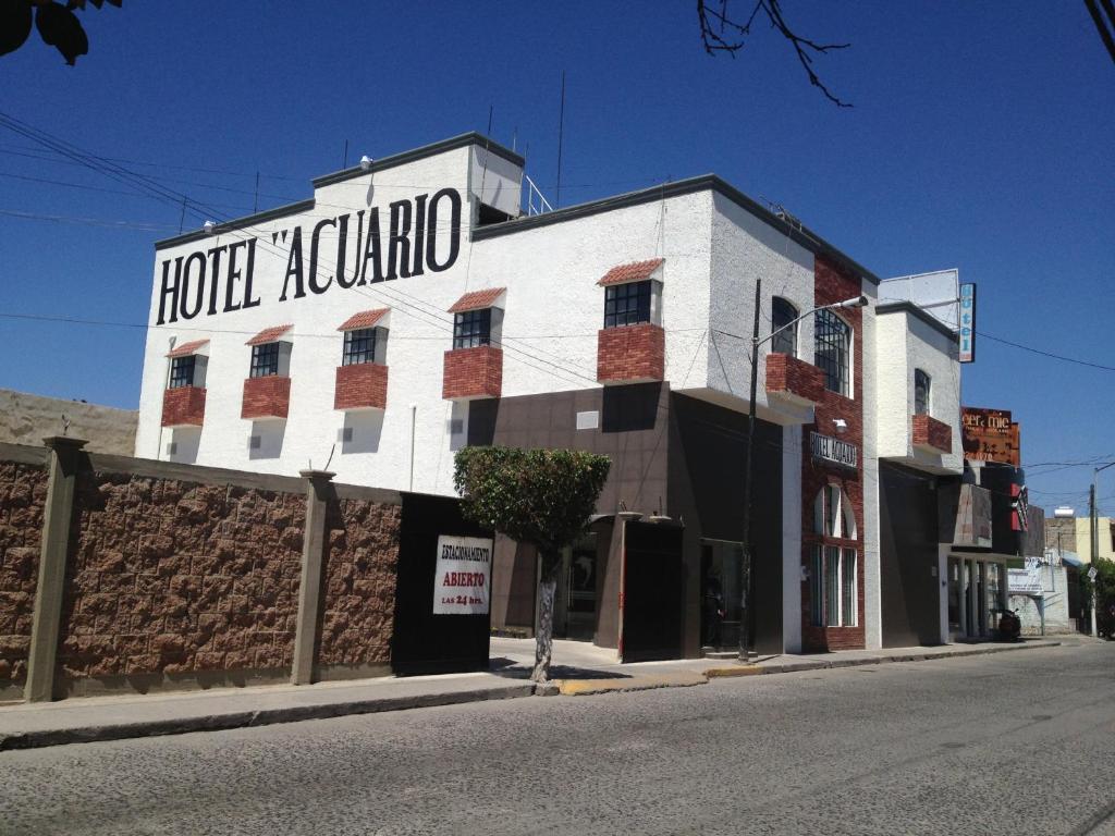 OcotlánHotel Acuario的街边的科奇诺酒店