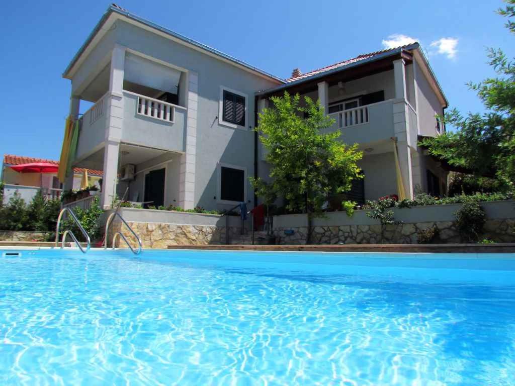 Holiday home in Supetar/Insel Brac 5902内部或周边的泳池