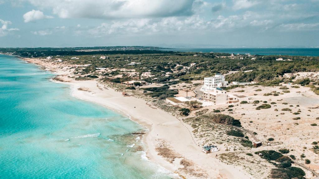 米乔尔海滩Casa Formentera的享有海滩和海洋的空中景致