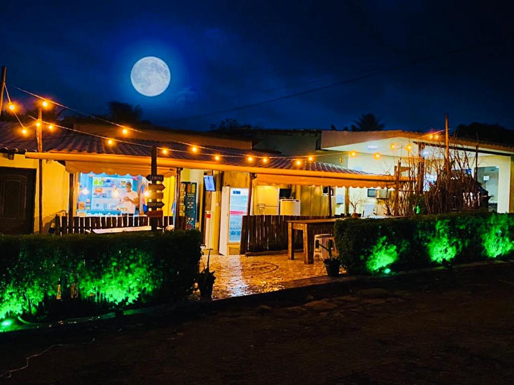 费尔南多 - 迪诺罗尼亚Hostel Ilha do Amor的满月的夜光
