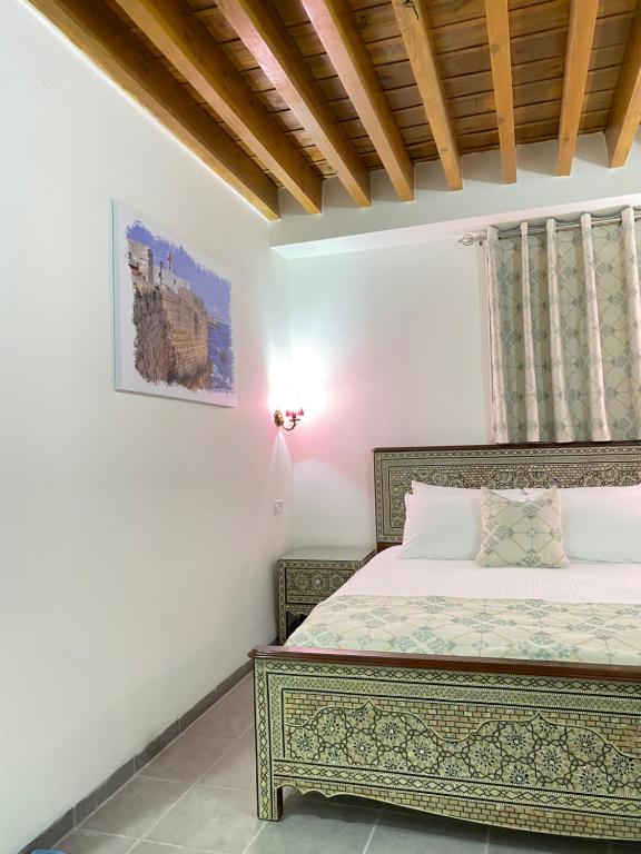 阿卡Bab al-sham funduk的卧室配有一张床