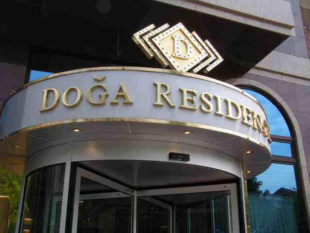 安卡拉DOGA RESIDENCE HOTEL Ankara的大楼顶端的多达餐厅标志