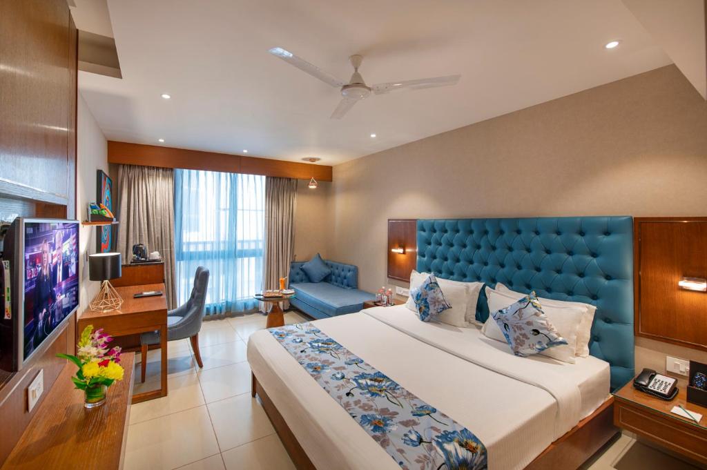 SK Lords Eco Inn Ahmedabad客房内的一张或多张床位