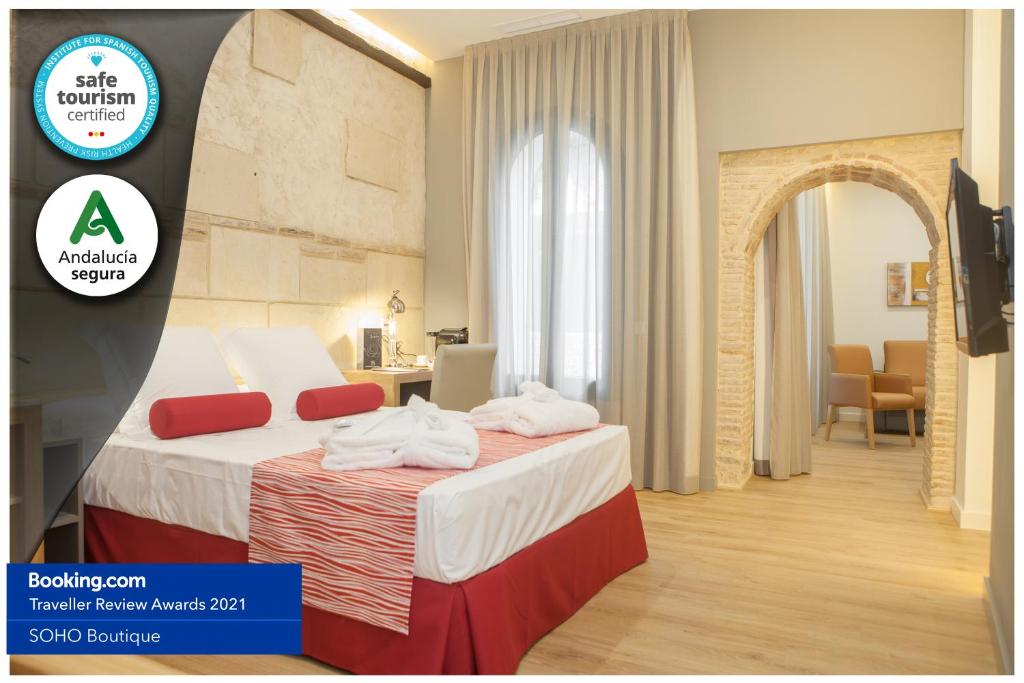科尔多瓦桑普奇诺苏活精品Spa酒店的酒店客房,配有带毛巾的床
