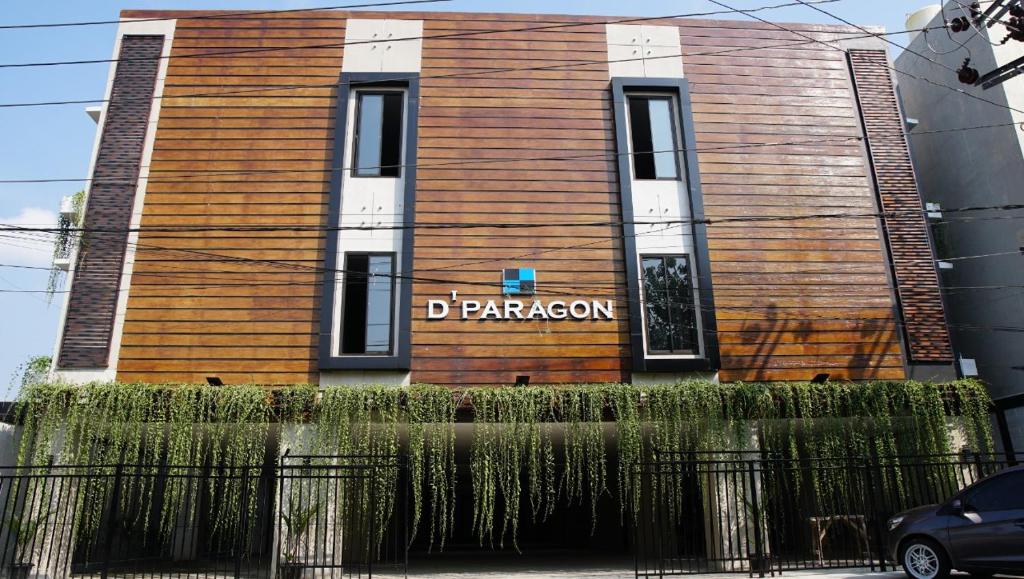 梭罗DPARAGON KERTEN的带有标有d参数的建筑物