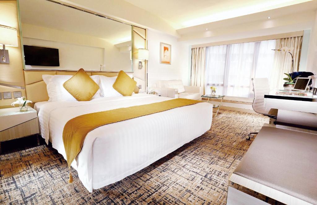 香港香港富豪东方酒店的酒店客房设有一张大床和一台电视。