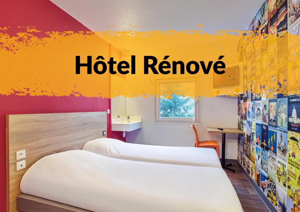 特里尼亚克圣纳泽尔拉博勒青旅的酒店客房带两张床,酒店将取消