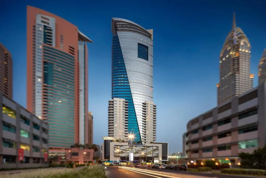 Staybridge Suites Dubai Internet City by IHG，位于迪拜的酒店