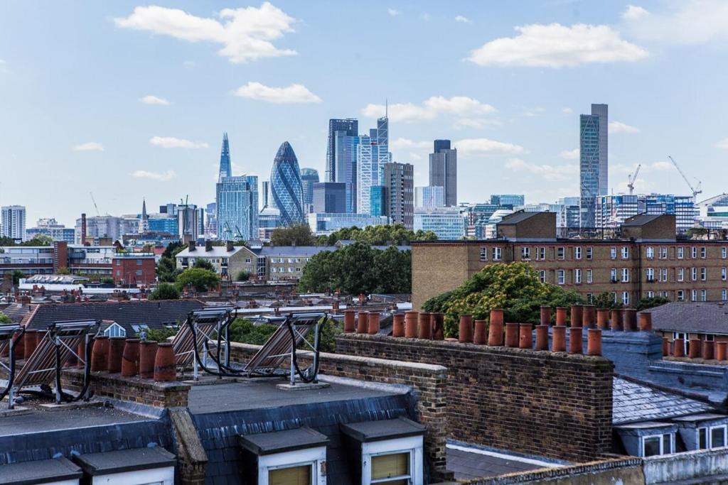 modern 1 bedroom mezzanine- city views and great location