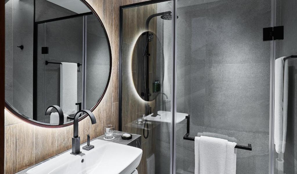 Revier Hotel - Dubai的一间浴室
