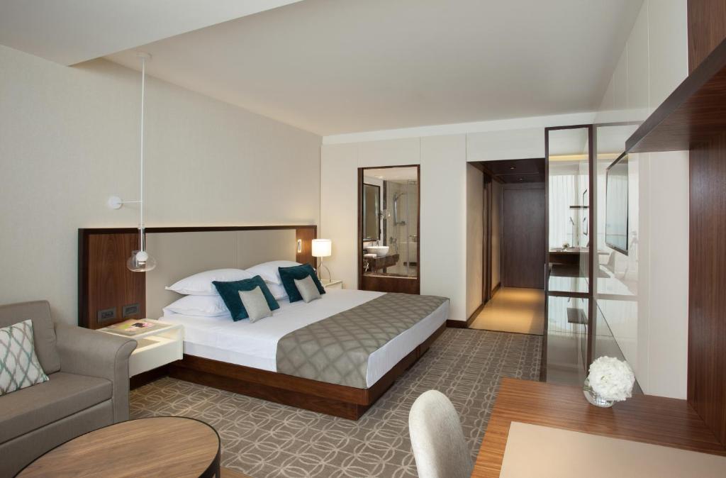 Royal Beach Eilat by Isrotel Exclusive客房内的一张或多张床位