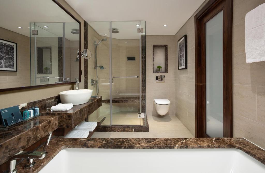 Royal Beach Eilat by Isrotel Exclusive的一间浴室