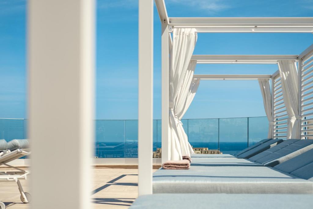 圣朱利安斯Hyatt Regency Malta的海景客房 - 带一张床