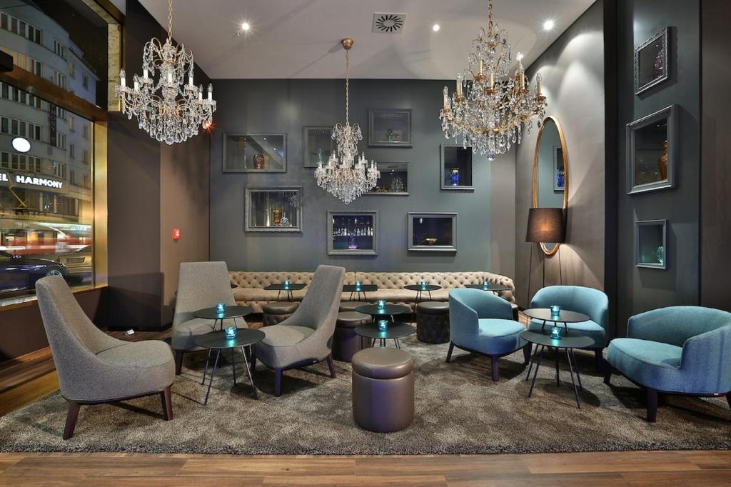 Motel One Prague-Florentinum酒廊或酒吧区