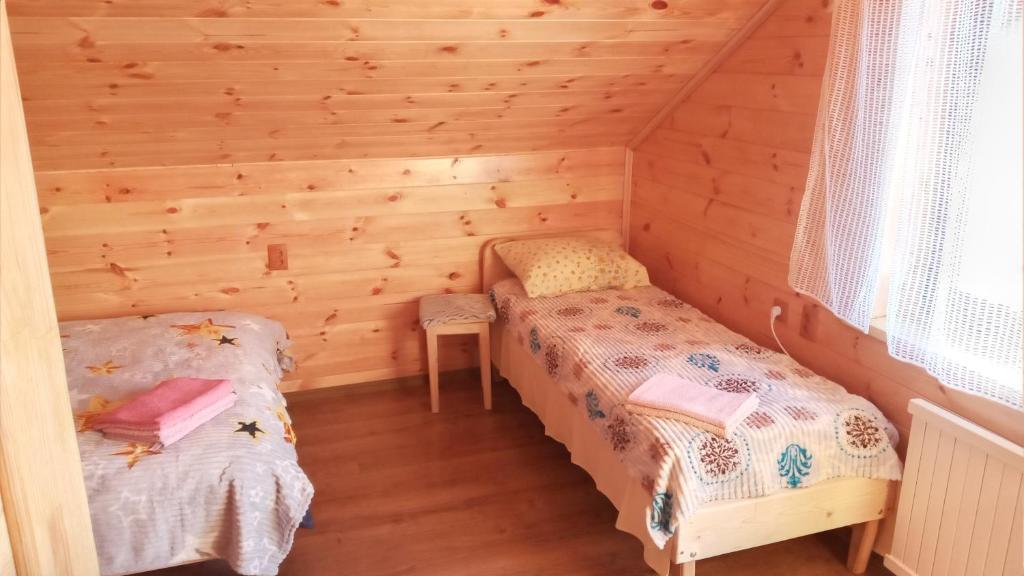斯拉夫西克Біля лісу Шале з двома спальнями的相册照片