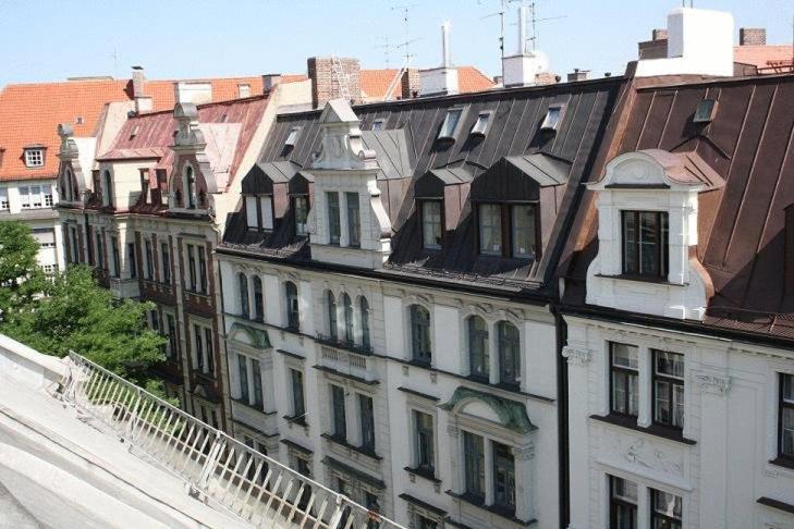 慕尼黑慕尼黑伊萨门公寓式酒店的屋顶城市的一组建筑