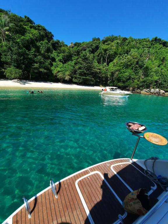 安格拉杜斯雷斯Passeios de lancha em Angra dos Reis的相册照片