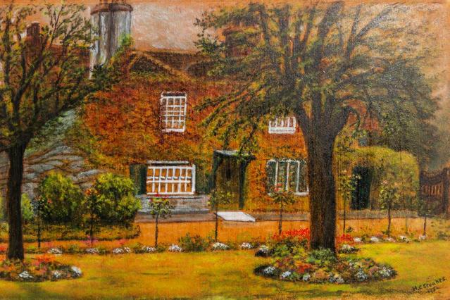 希灵登Swan Guest House LONDON - HEATHROW的前方花朵的房子的画