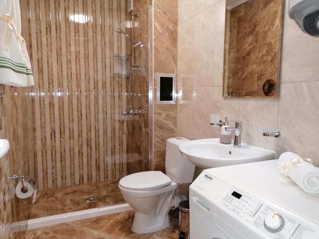 Megi Luxury Apartments的一间浴室