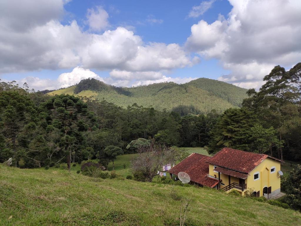 圣弗朗西斯科泽维尔Sitio na Serra da Mantiqueira Águas do Canjarana的山地房子