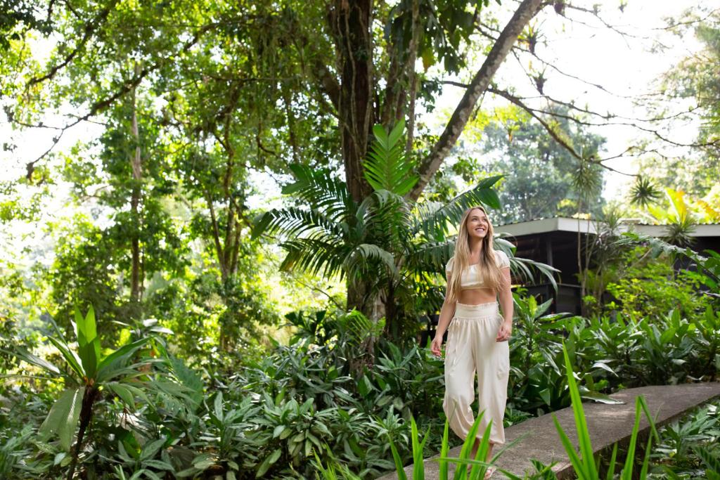Chachagua Rainforest Hotel &amp; Hot Springs外面的花园