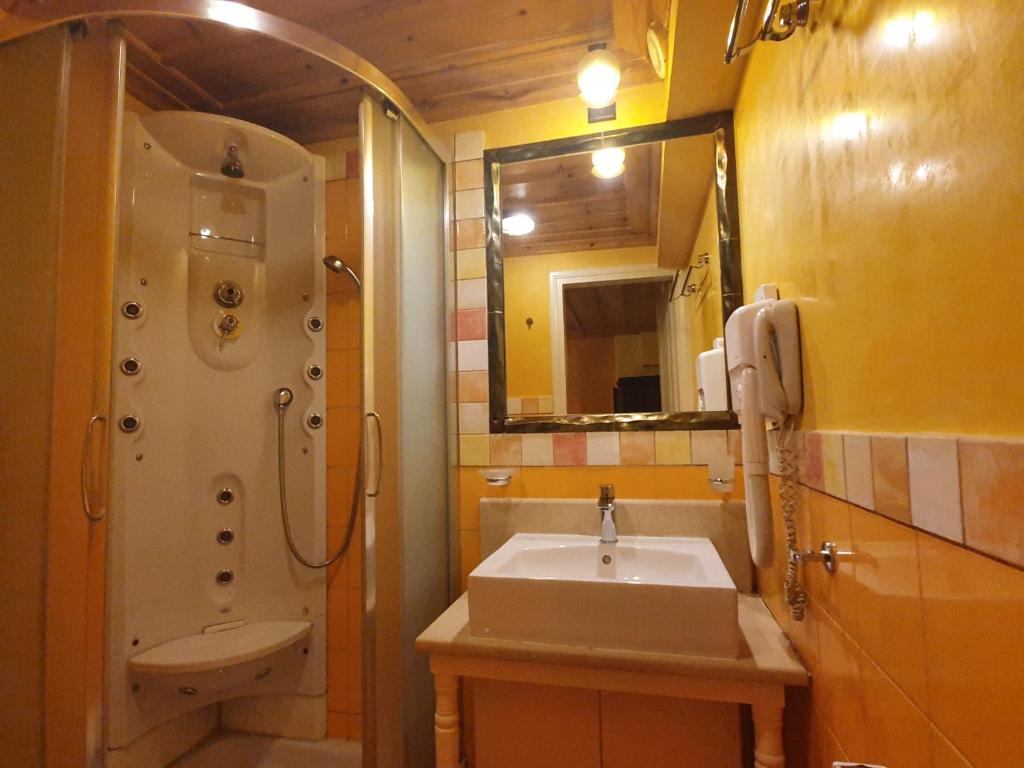 Kallisti Luxury rooms的一间浴室