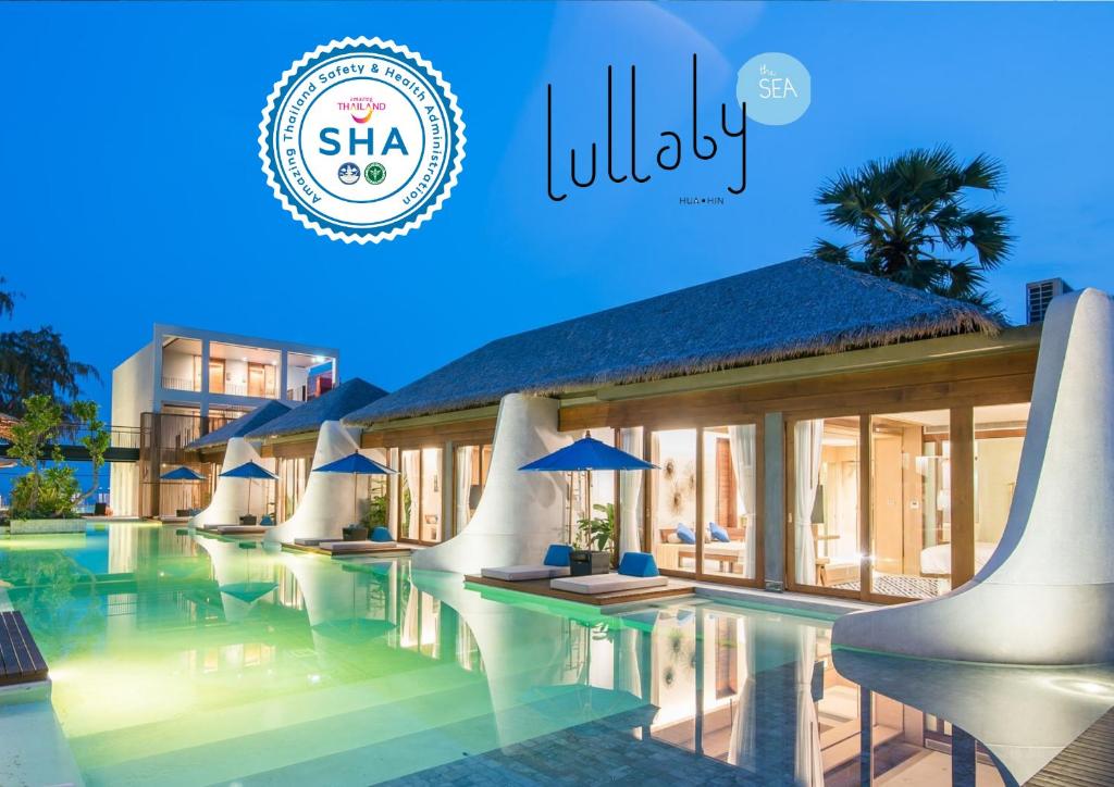 七岩Lullaby The Sea Hua Hin的一座带游泳池的度假村,位于一座建筑前