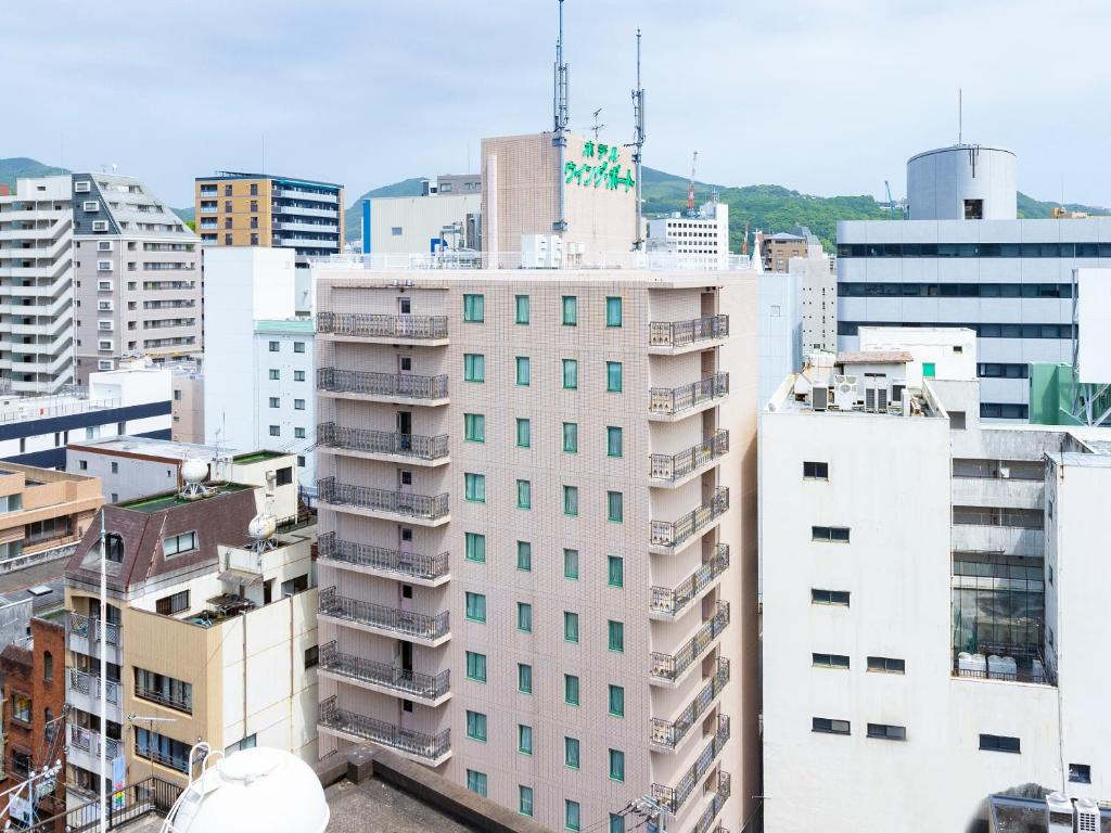长崎长崎港永酒店的享有城市和高楼的景色